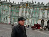 Ищут работу ОХРАННИКАЛицензия, 4 разряд, 54 года Рост 180, вес 70, Опыт 10 лет Простоснная прописка СПб ток, через двое