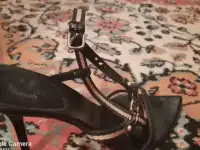Продаю босоножки  кожаные  женские  оригинальные  Gucci