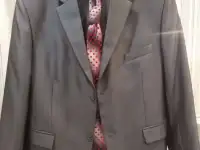 Продажа мужского костюма.