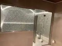Стеклянные душевые перегородки