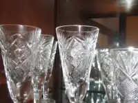 Рюмочки  на  ножке - хрусталь .