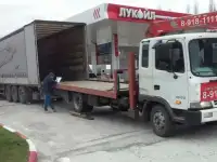 Ночной эвакуатор со сдвижной платформой