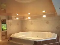 Натяжные потолки в Ванной