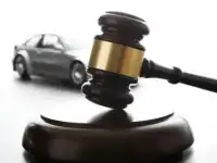 Услуги юристов по ДТП с ямой и люком на дороге в Москве