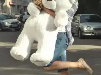 Большой плюшевый медведь