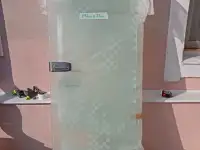 Продам красивую стеклянную дверь с рисунком