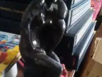 Фигурка Касли чугун. Девушка сидящая на камне