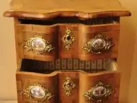 Комод (мини). Шпон. Фарфоровые вставки в стиле севр. Начало 20 века. Франция