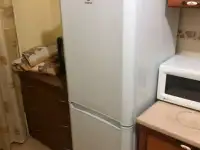 Продам холодильник б/у Indesit ib160r