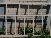 продаю оконную раму без остекления