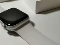 Продаются Apple Watch SE