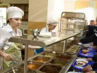 Требуются повара на линию раздачи блюд