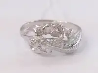 Серебряное кольцо-ящерица на цветке
