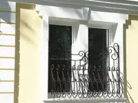 Металлические решетки на окна, балкон