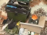 рыболовный ящик со всеми нужными снастями для подледной рыбалки