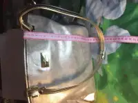 Сумочка золотая новая