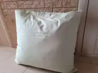 Продам подушки пуховые (2 шт.)