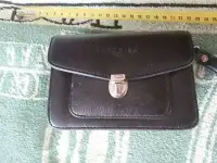 Компактная итальянская кожаная чистая черная Барсетка 15x10x7 Langnika Italy Ремешок на руку можно на ремень