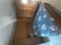 Продам спальный гарнитур