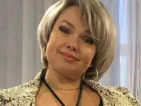 Ведущая Татьяна Кулакова, праздник интеллигентно и весело.