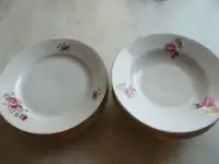 Тарелки глубокие и мелкие
