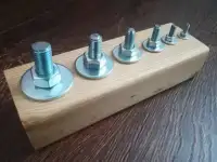 Развивающая игрушка Монтессори. Блок завинчивания.