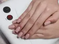 Наращивание ногтей 