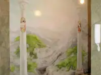 Росписи и барельефы