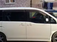 Продаю автомобиль Nissan Serena, фотография 4