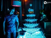Шоу программа на свадьбу. Бар шоу. Горка из бокалов.