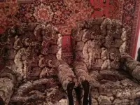 Продам диван и два кресла.