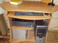 Продам стол компьютерный угловой, фотография 3