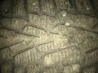 205/65р15 - 2 шт.шипованные сноу кросс