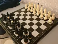 Продам шахматы.