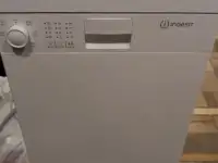Продаю почти новую посудомоечную машину на гарантии