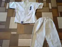 Кимоно для каратэ 125 см и белый пояс