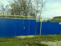 Старый дом на центральной улице села Усолье