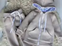 Утеплённый костюм для девочки