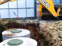 Строительство выгребной (сливной) ямы, септика. Водопровод.