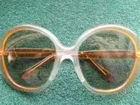 Oleg Cassini. Женские французские солнечные очки