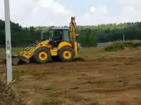 Отсыпка и выравнивание участка.