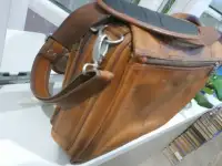 Ретро Прочная желтая Сумка Портфель бу  Pierre Cardine   41 x 33 x 20  см  Расширяется по толщине с 8 до 20 см, фотография 3