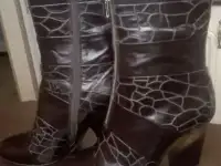 Продаю новые полусапожки из натуральной кожи