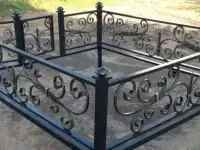 Кованые ограды на кладбище, кресты, лавочки, фотография 3