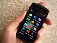 Sony Ericsson U5i Vivaz Black оригинал, фотография 2