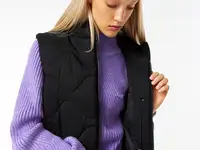 Женский стеганый удлинённый жилет lacoste, фотография 5