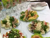 Приготовление фуршетных и банкетных блюд на вынос.