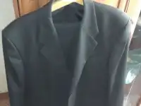 новый мужской строгий костюм