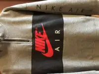 Продам толстовку Nike Air