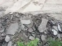 Лом, бой кирпича, бетона, смеси вторичные из песка, щебня и асфальта.